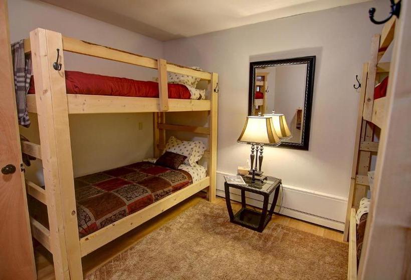 مبيت وإفطار Alaska's Heritage Lodge