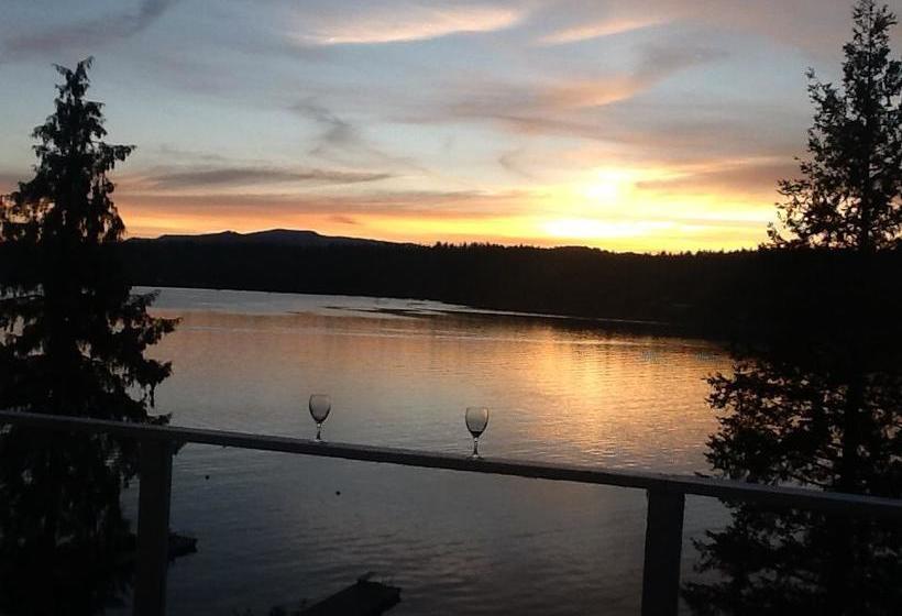 住宿加早餐  Inn At The Lake