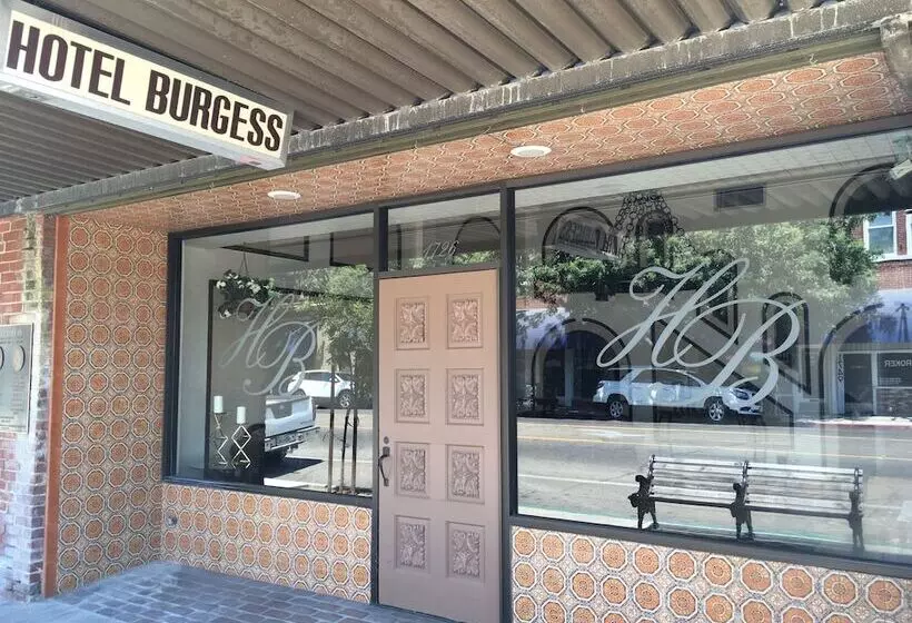 ホテル Burgess