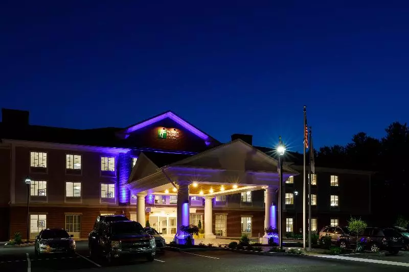 ホテル Holiday Inn Express & Suites   Sturbridge, An Ihg