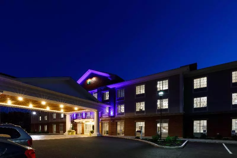 ホテル Holiday Inn Express & Suites   Sturbridge, An Ihg