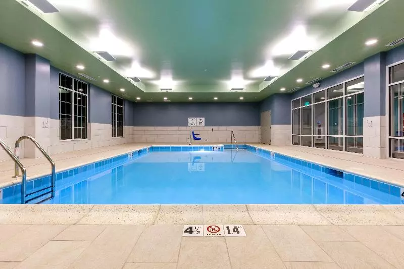 ホテル Holiday Inn Express & Suites   Sturbridge, An Ihg