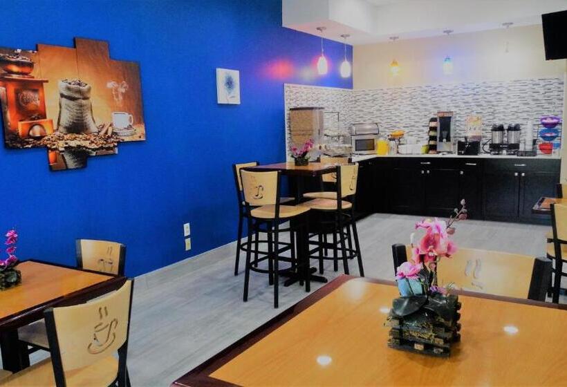 Отель Oak Tree Inn & Suites