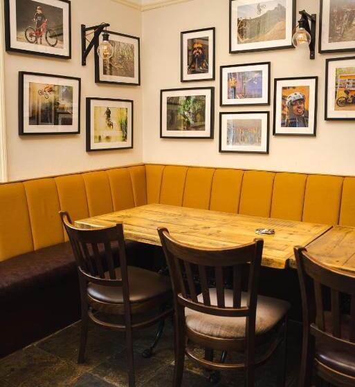 فندق Traquair Arms