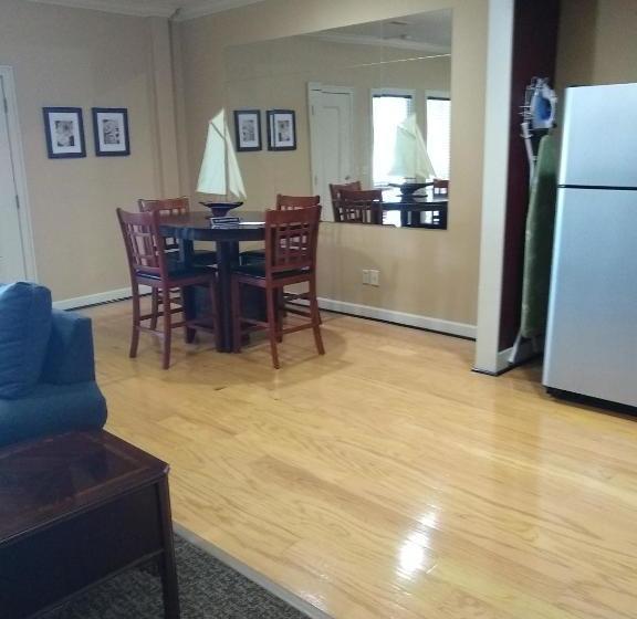 מוטל Southern Comfort Suites