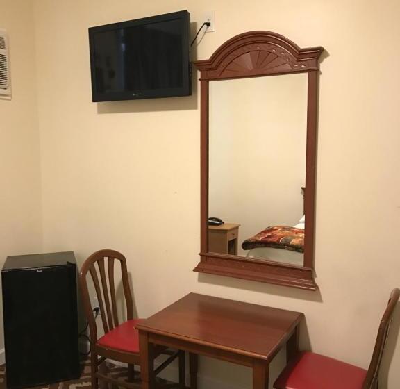 Waterbury Big Apple Motel