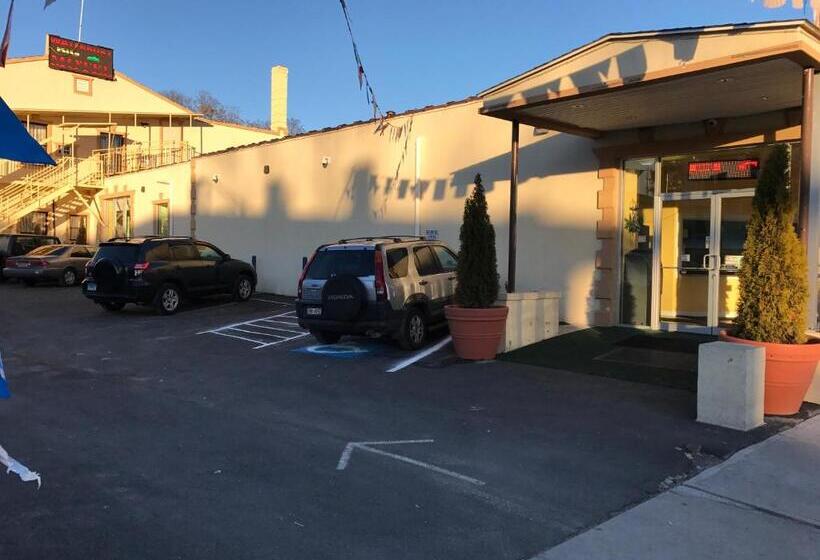 Waterbury Big Apple Motel