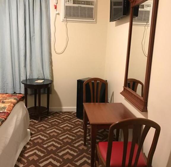 Waterbury Big Apple Motel