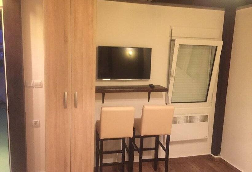 هتل Apartments Tati