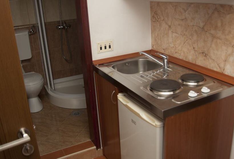 هتل Apartments Tati