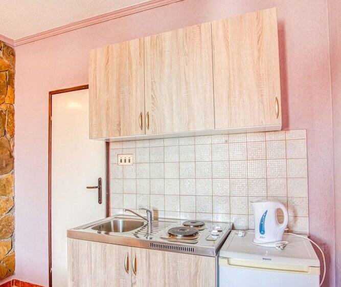 هتل Apartments Tati