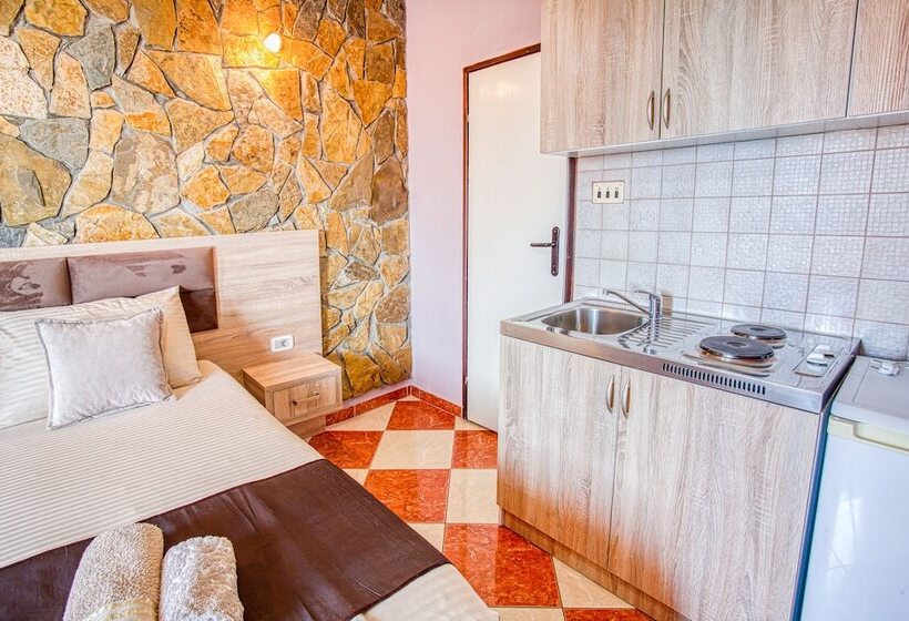 هتل Apartments Tati