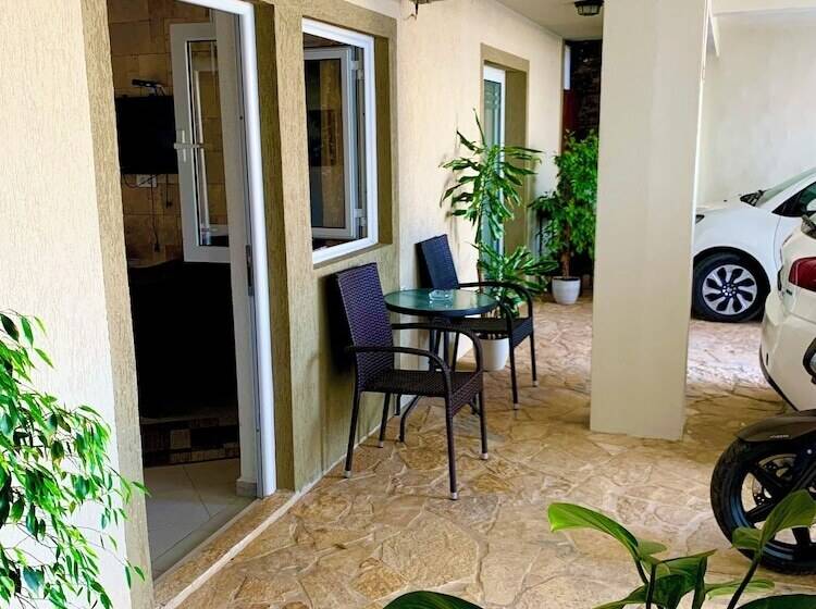 هتل Apartments Tati