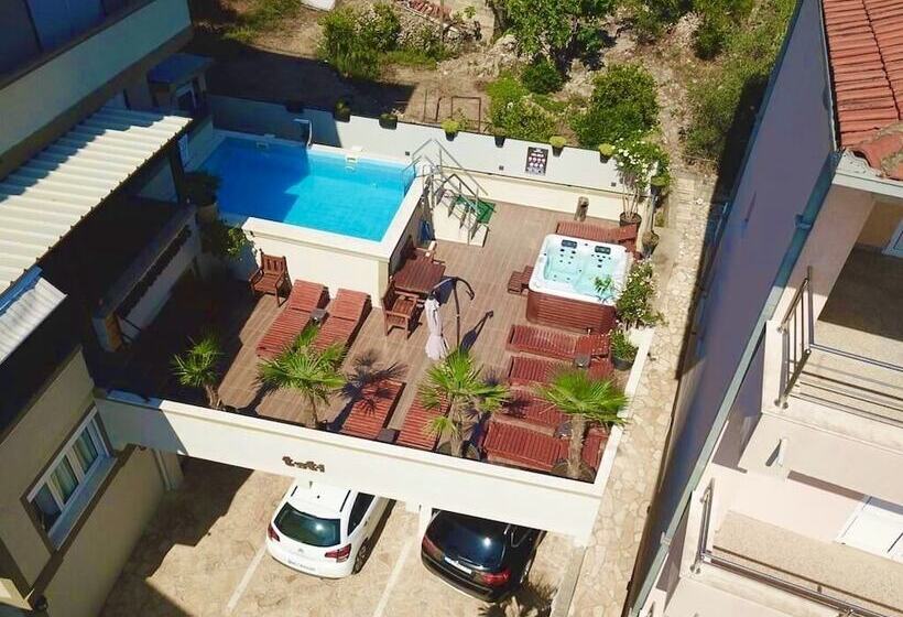 هتل Apartments Tati