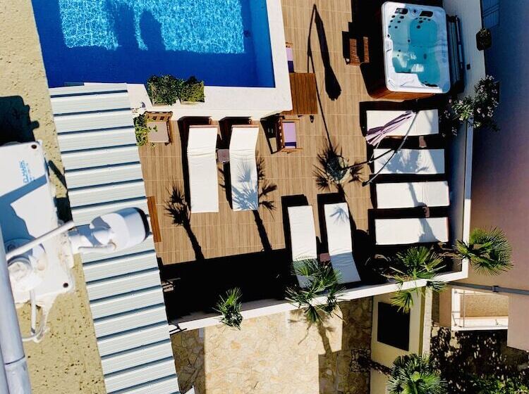 هتل Apartments Tati