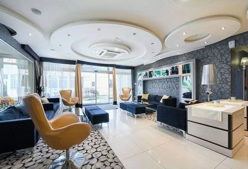 Hotelli Aurum Family