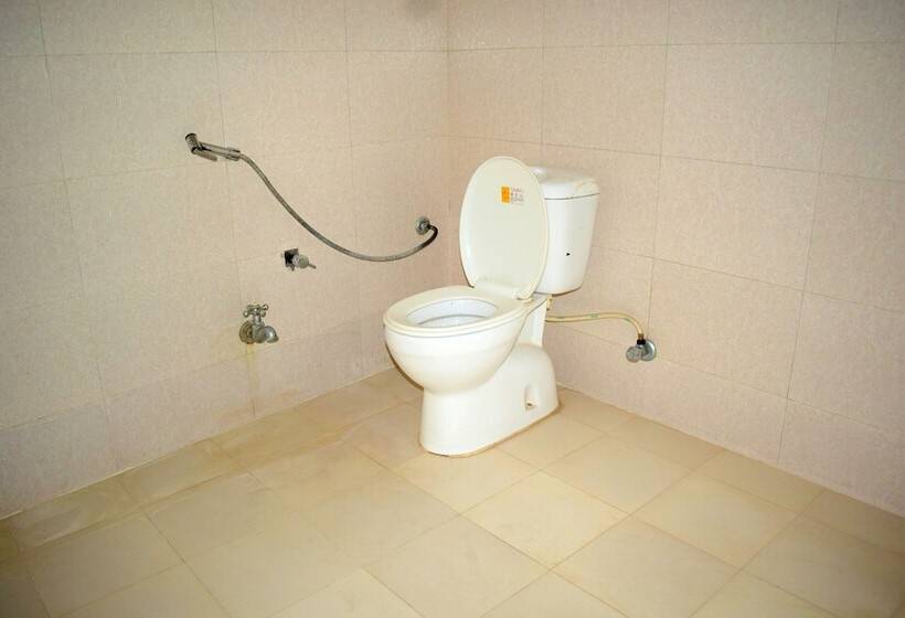 فندق Ashapura Palace By Sky Stays