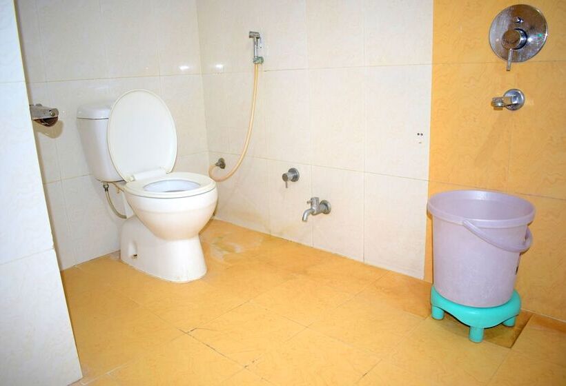 فندق Ashapura Palace By Sky Stays