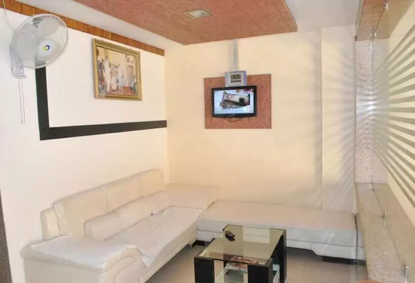 Hotelli Ashapura Palace By Sky Stays