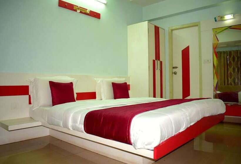 فندق Ashapura Palace By Sky Stays