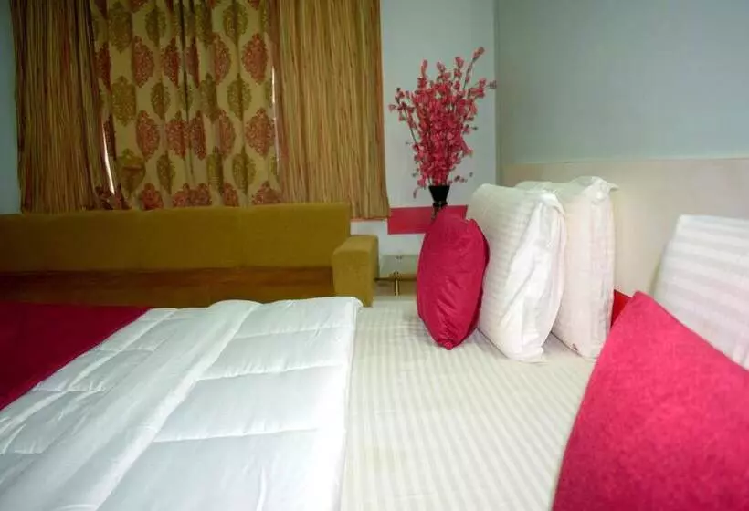 Hotelli Ashapura Palace By Sky Stays