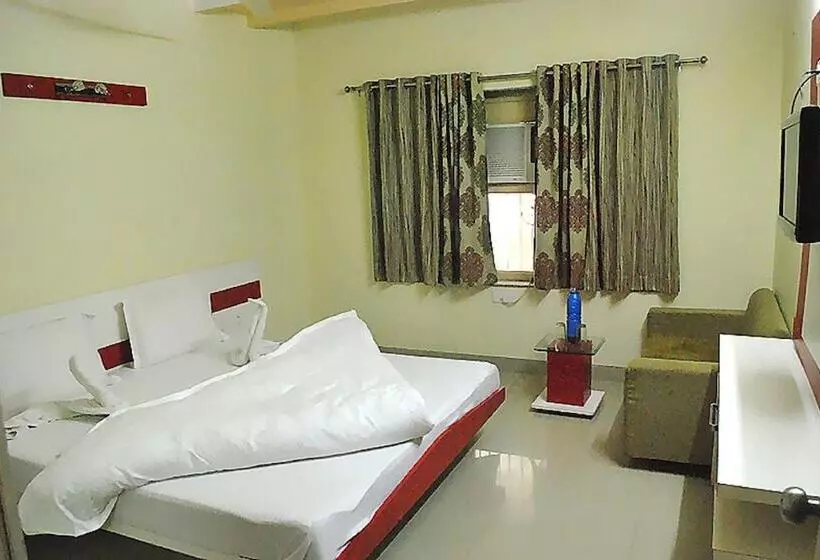 Hotelli Ashapura Palace By Sky Stays