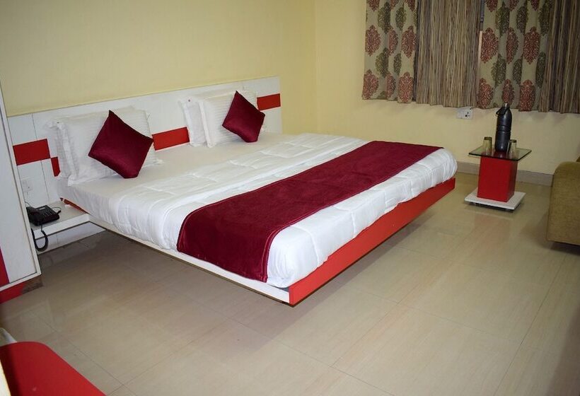 فندق Ashapura Palace By Sky Stays