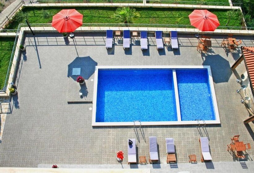 هتل Edem Apartments