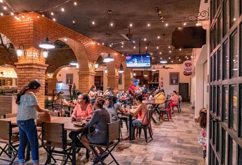 Punto Madero Hotel & Plaza