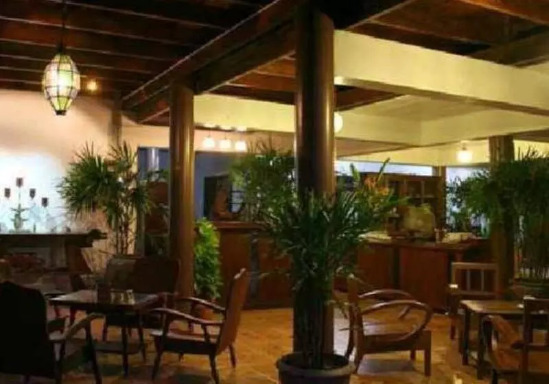 استراحتگاه Baan Thai House