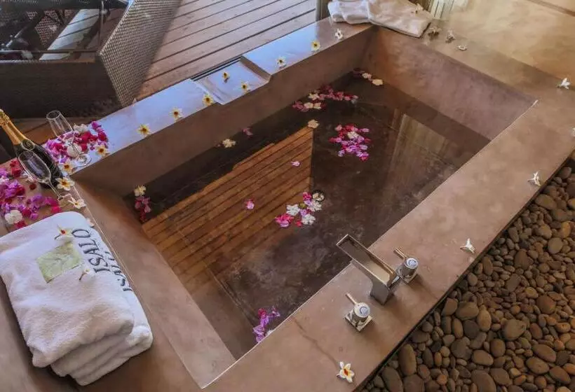 استراحتگاه Isalo Rock Lodge