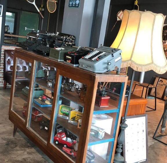 Yimwhan Hostel & Cafe Ayutthaya