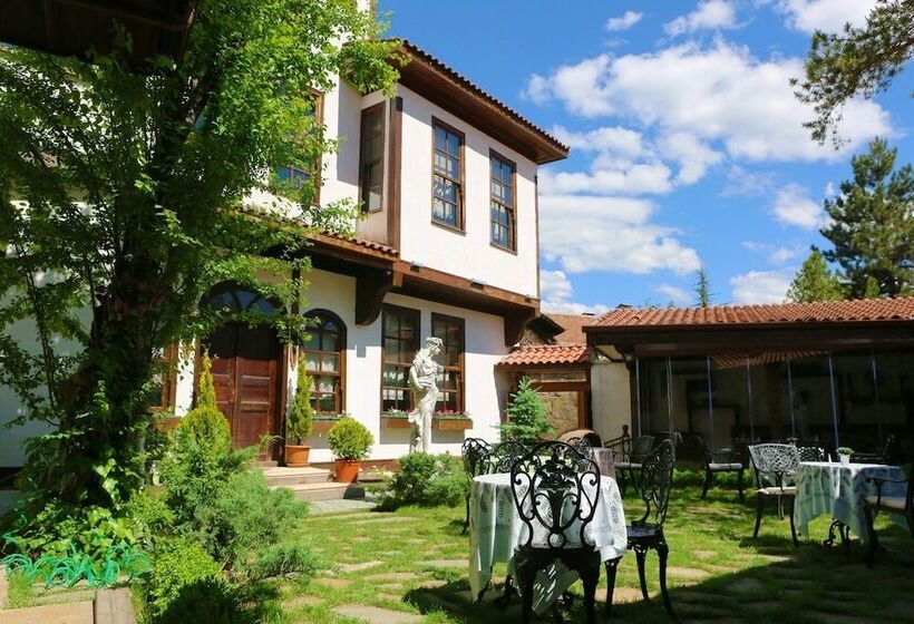 تختخواب و صبحانه Akif Bey Konagi