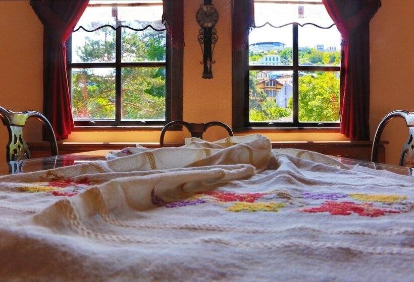 تختخواب و صبحانه Akif Bey Konagi