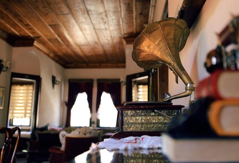 تختخواب و صبحانه Akif Bey Konagi