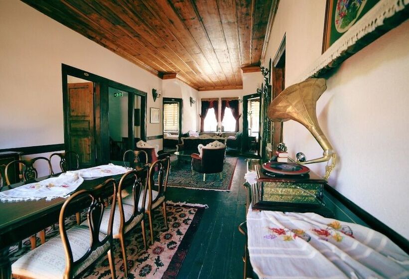 تختخواب و صبحانه Akif Bey Konagi