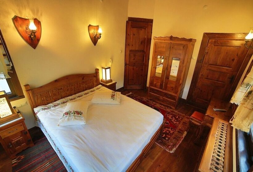 تختخواب و صبحانه Akif Bey Konagi