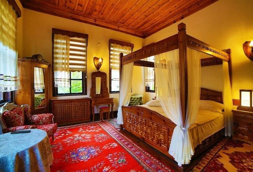 تختخواب و صبحانه Akif Bey Konagi