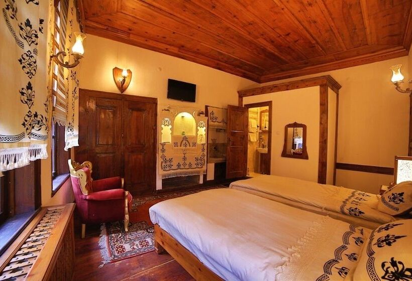 تختخواب و صبحانه Akif Bey Konagi