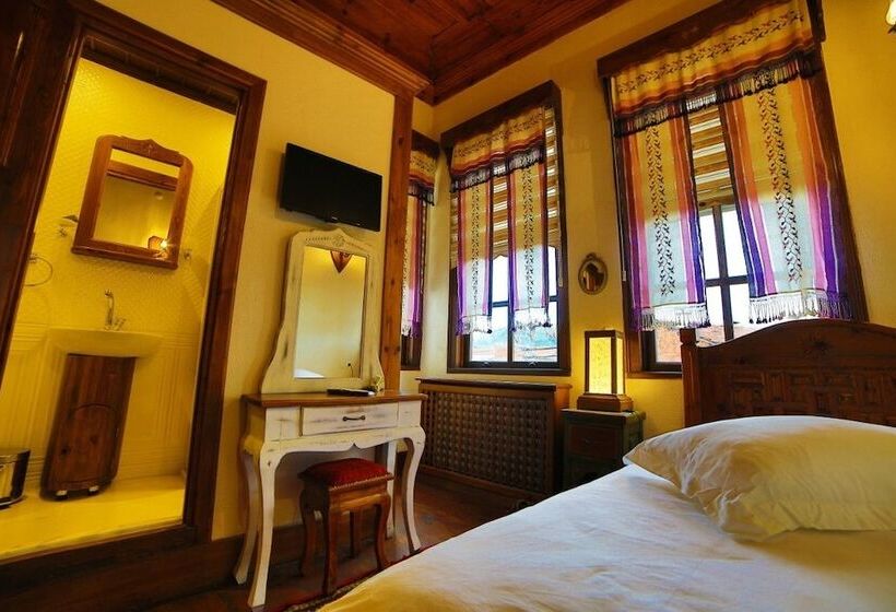 تختخواب و صبحانه Akif Bey Konagi