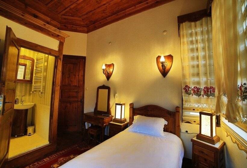 تختخواب و صبحانه Akif Bey Konagi