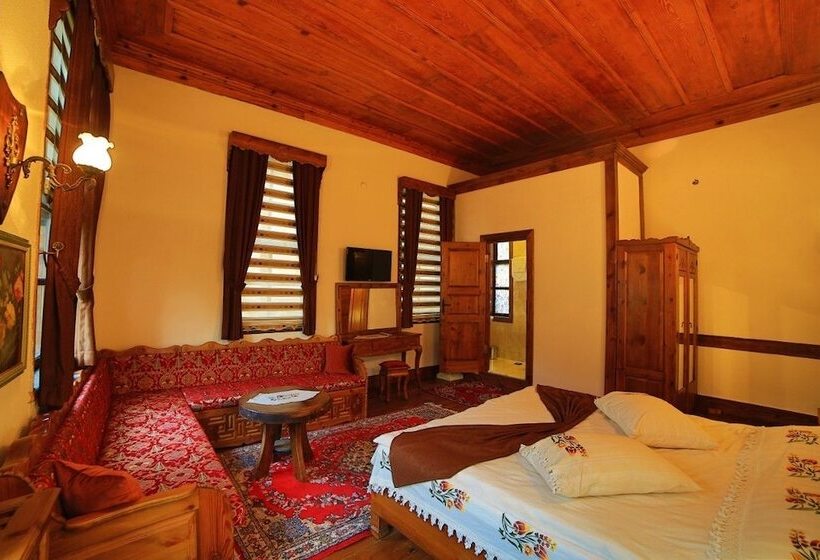 تختخواب و صبحانه Akif Bey Konagi