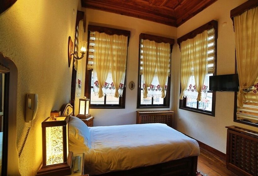 تختخواب و صبحانه Akif Bey Konagi