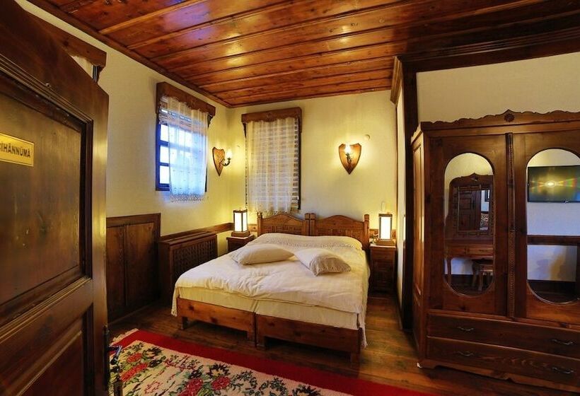 تختخواب و صبحانه Akif Bey Konagi