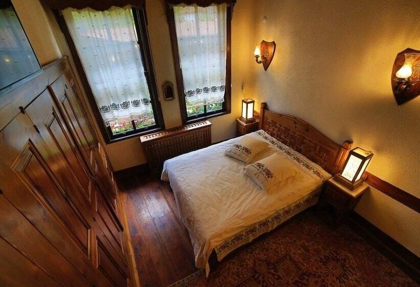 تختخواب و صبحانه Akif Bey Konagi