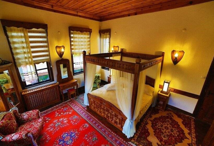 تختخواب و صبحانه Akif Bey Konagi