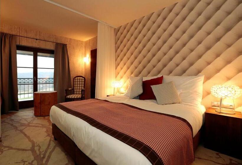 Hotelli Cascade Resort & Spa