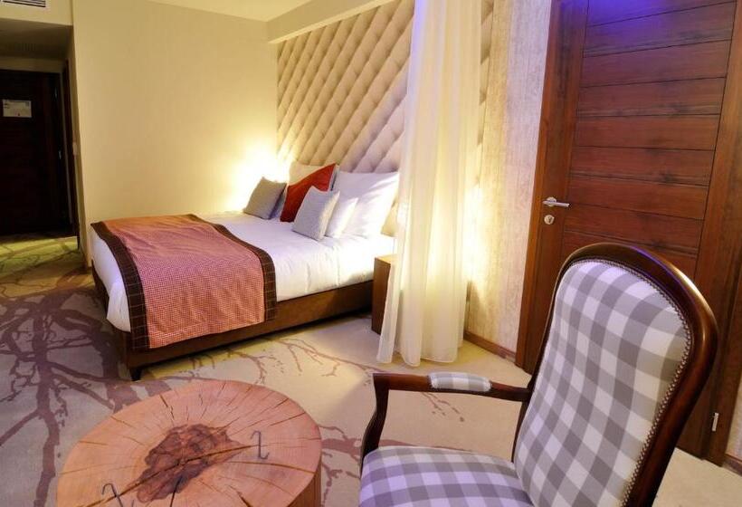 Hotelli Cascade Resort & Spa