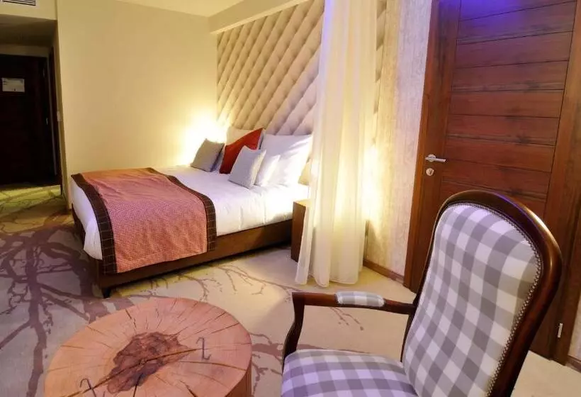 Hotelli Cascade Resort & Spa
