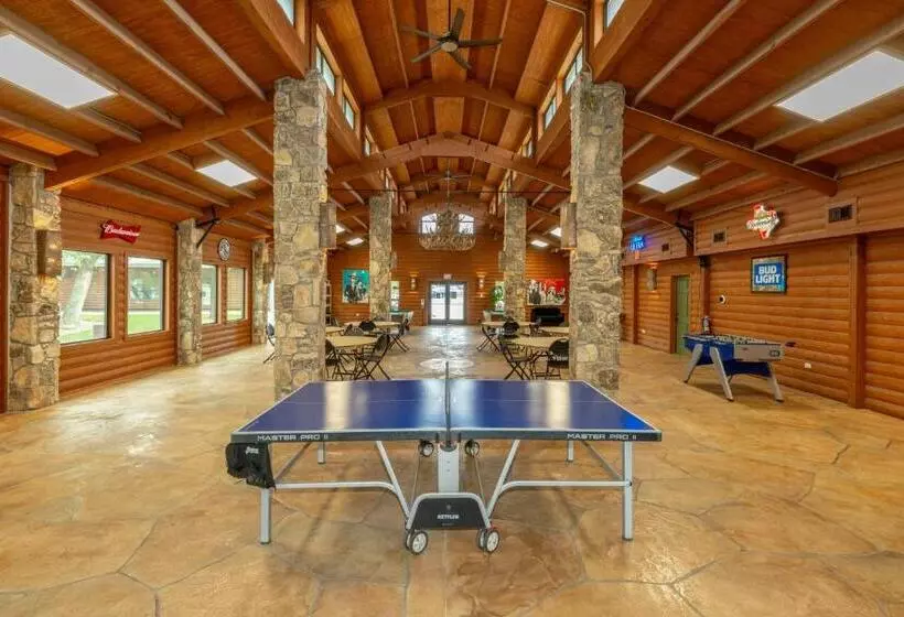 リゾートホテル Sun Outdoors Lake Travis